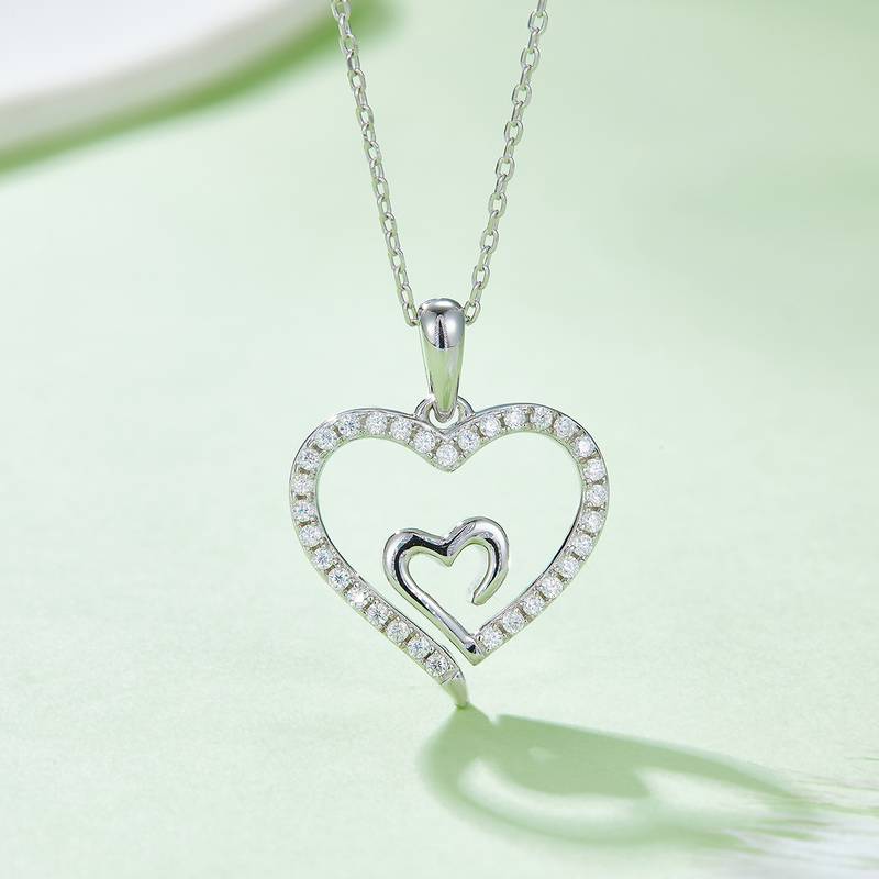 藏芯爱心吊坠S925银莫桑钻厘石D级0.32CT